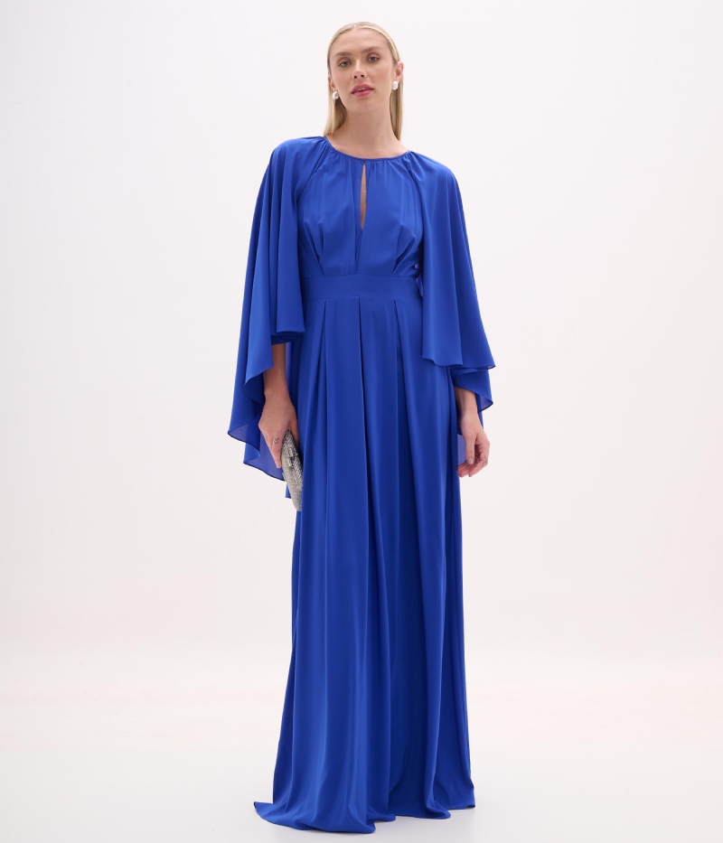Vestido de festa longo fluido com capa