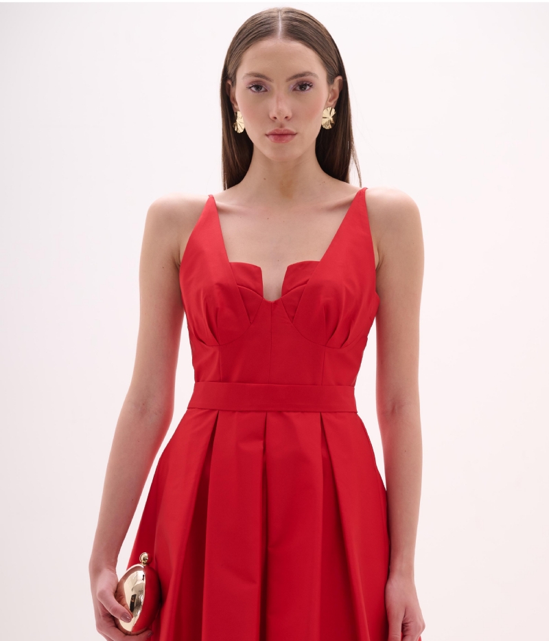 Vestido de festa longo com detalhe no busto