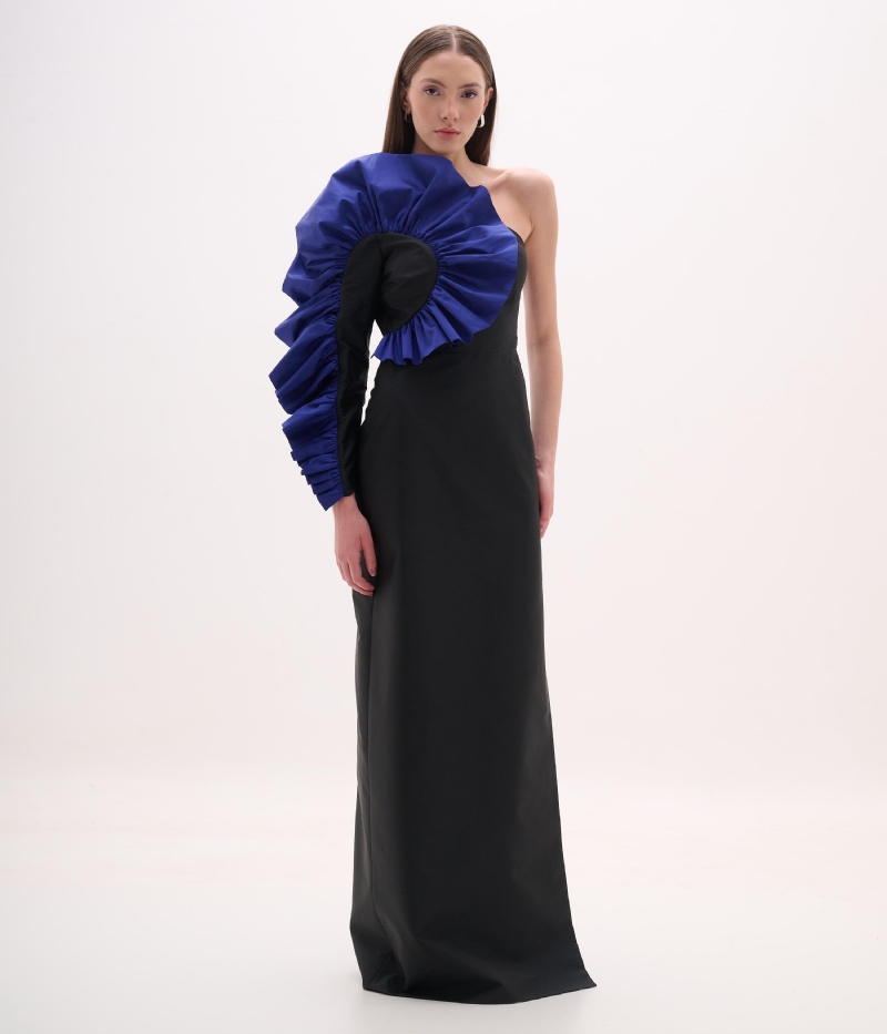 Vestido de festa ombro único manga longa estruturada