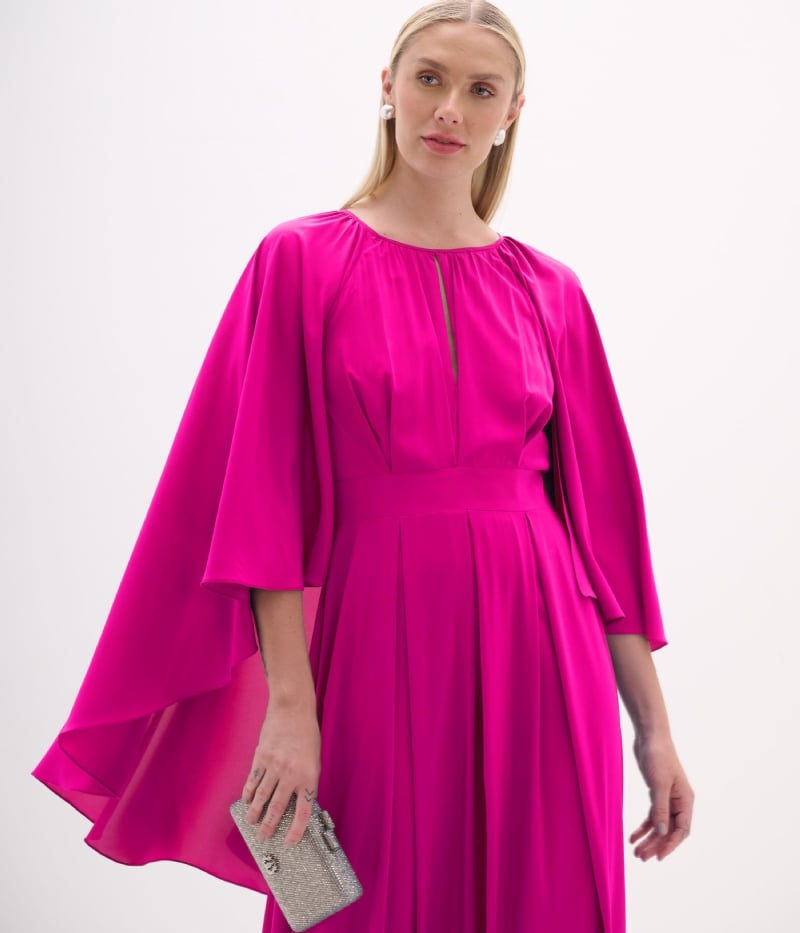 Vestido de festa longo fluido com capa