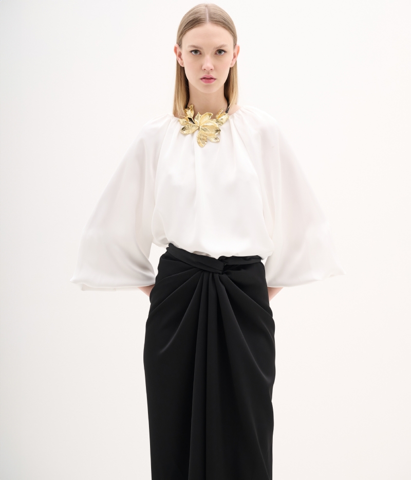 Camisa mangas amplas e caimento fluido