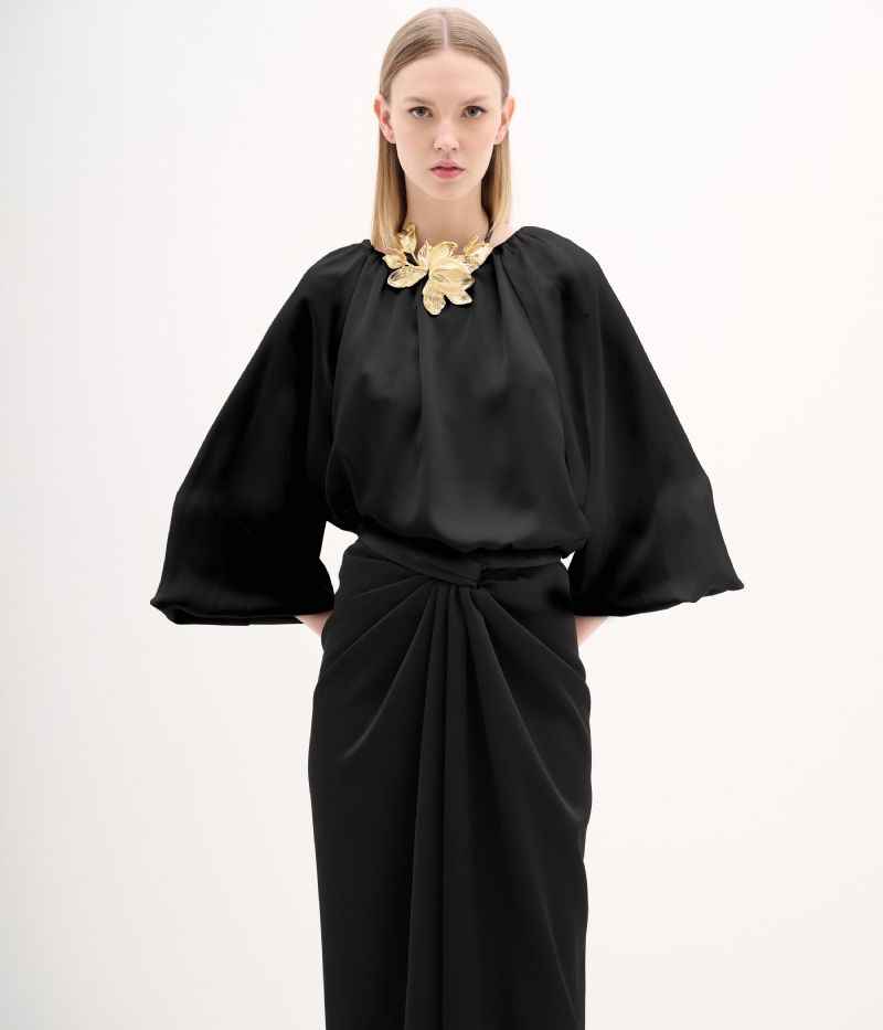 Camisa mangas amplas e caimento fluido