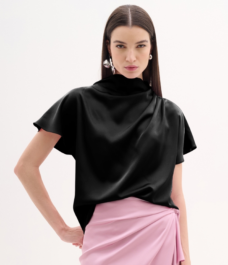 BLUSA CAROL EM CETIM PRETO