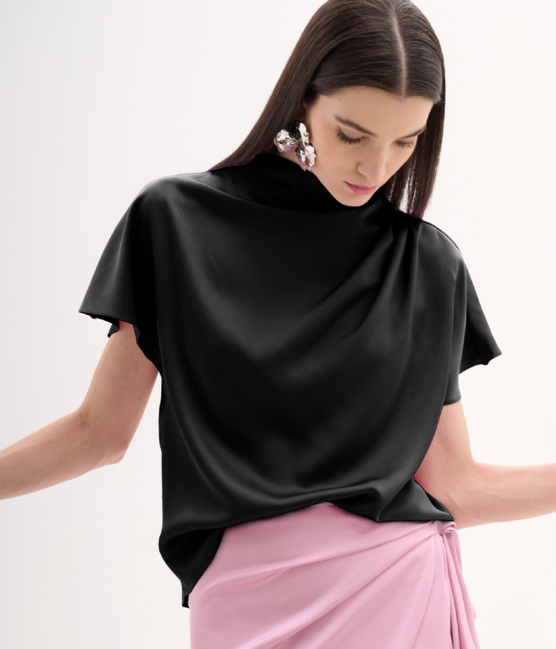 BLUSA CAROL EM CETIM PRETO