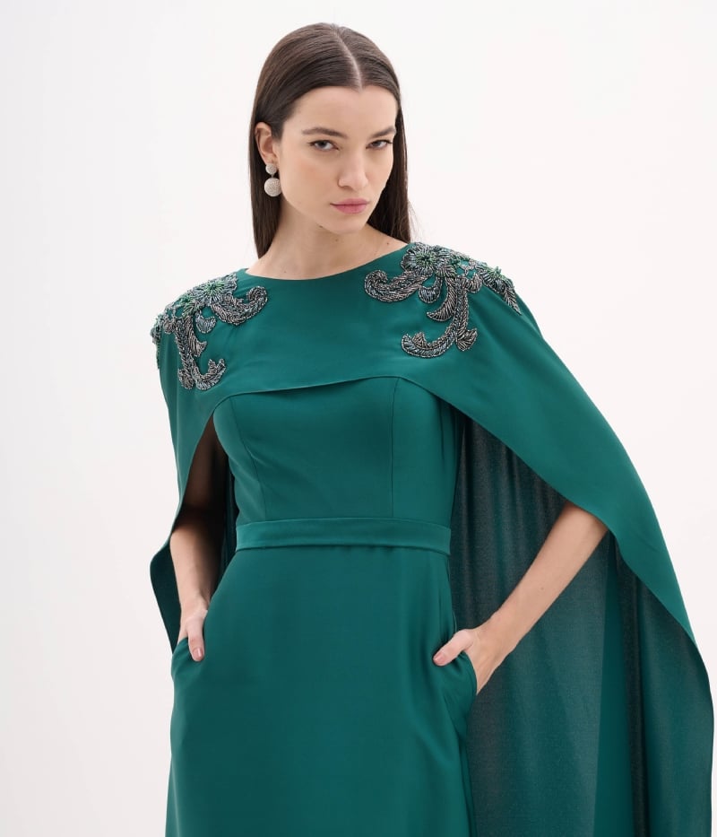 Vestido de festa com capa bordado