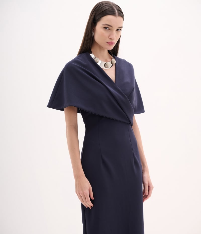 Vestido de festa midi  com detalhe de capa