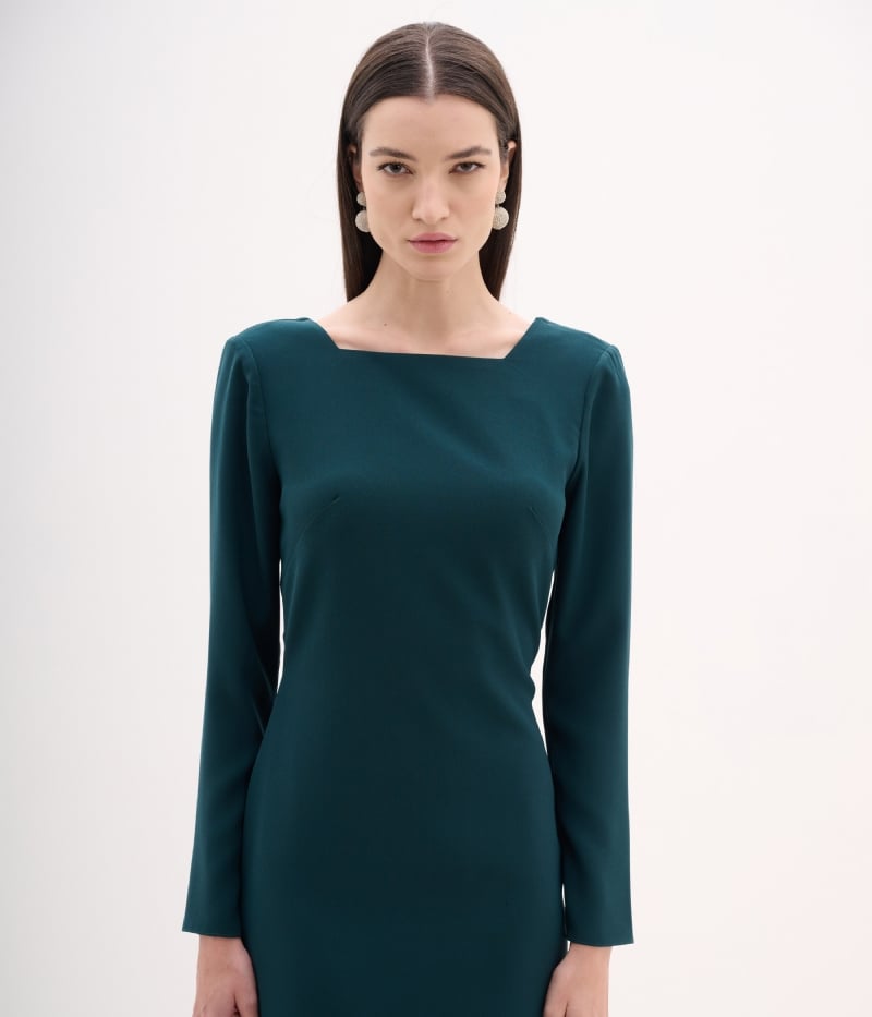 Vestido de festa midi  com decote nas costas e mangas longas