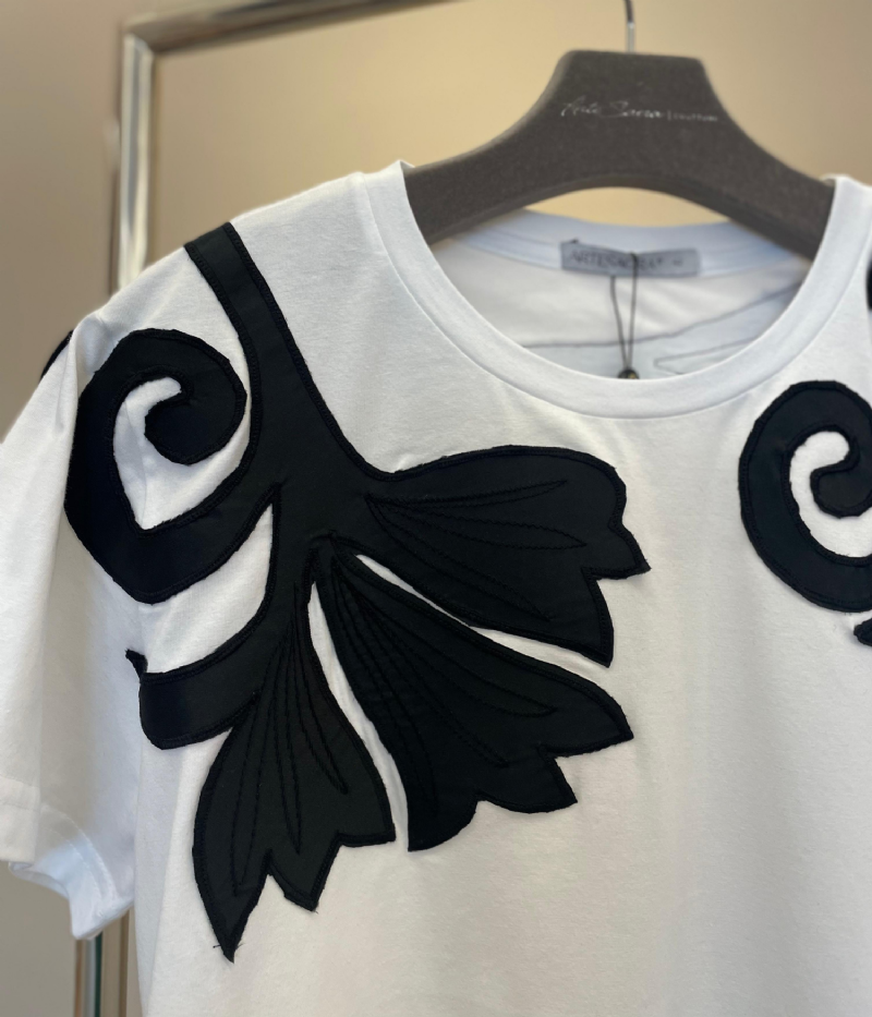 T-shirt arabesco