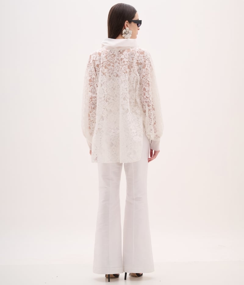 Calça flare em shantung