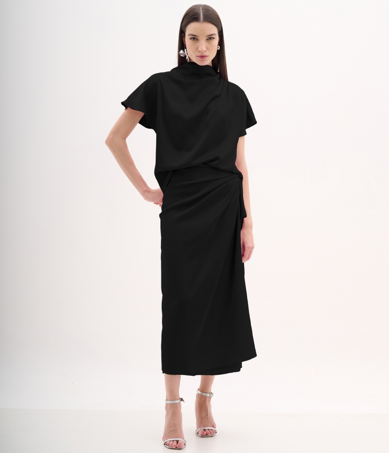 saia midi com degagê lateral