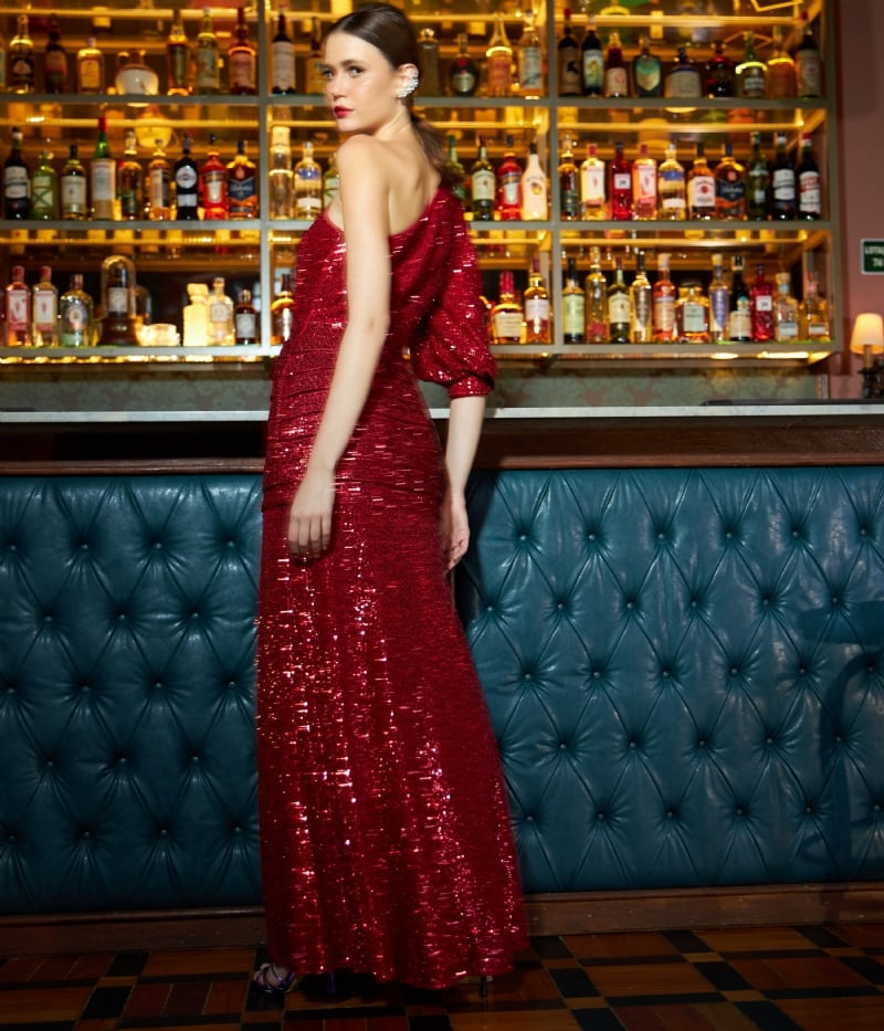 Vestido de festa longo vermelho com um ombro só e fenda