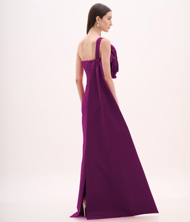 Vestido de festa ombro único com rosa