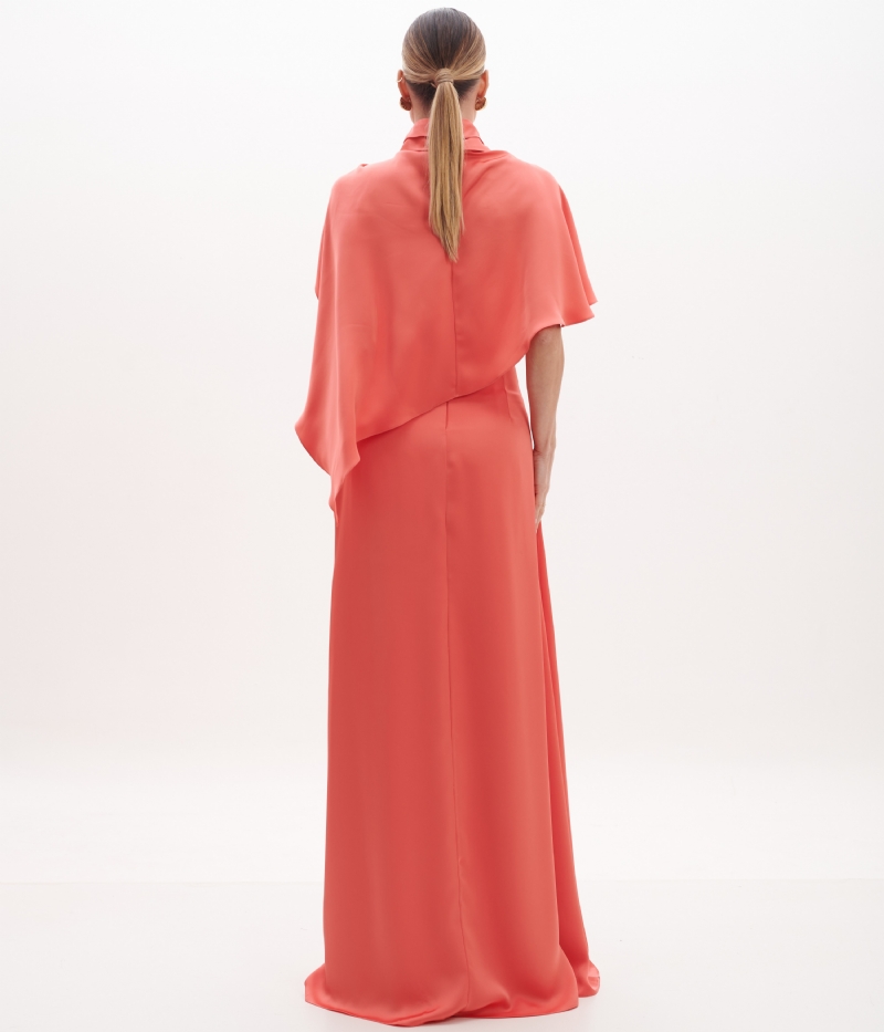 Vestido Longo Coral com Drapeado e Capa Removível