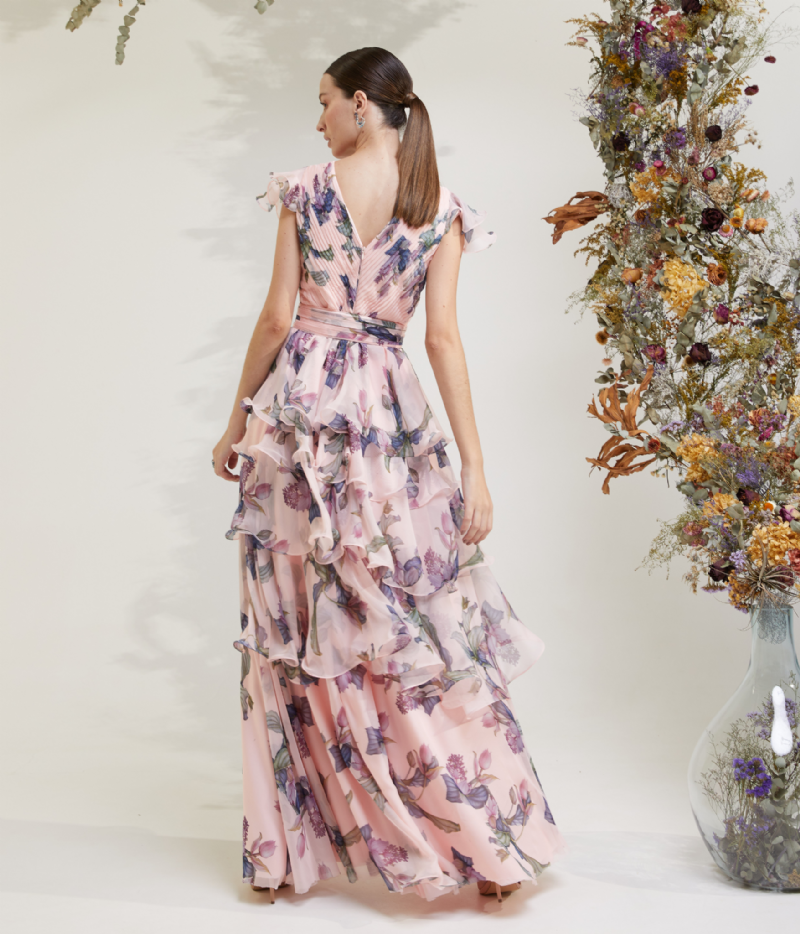 Vestido em crepe fluido com estampa exclusiva e saia de babados