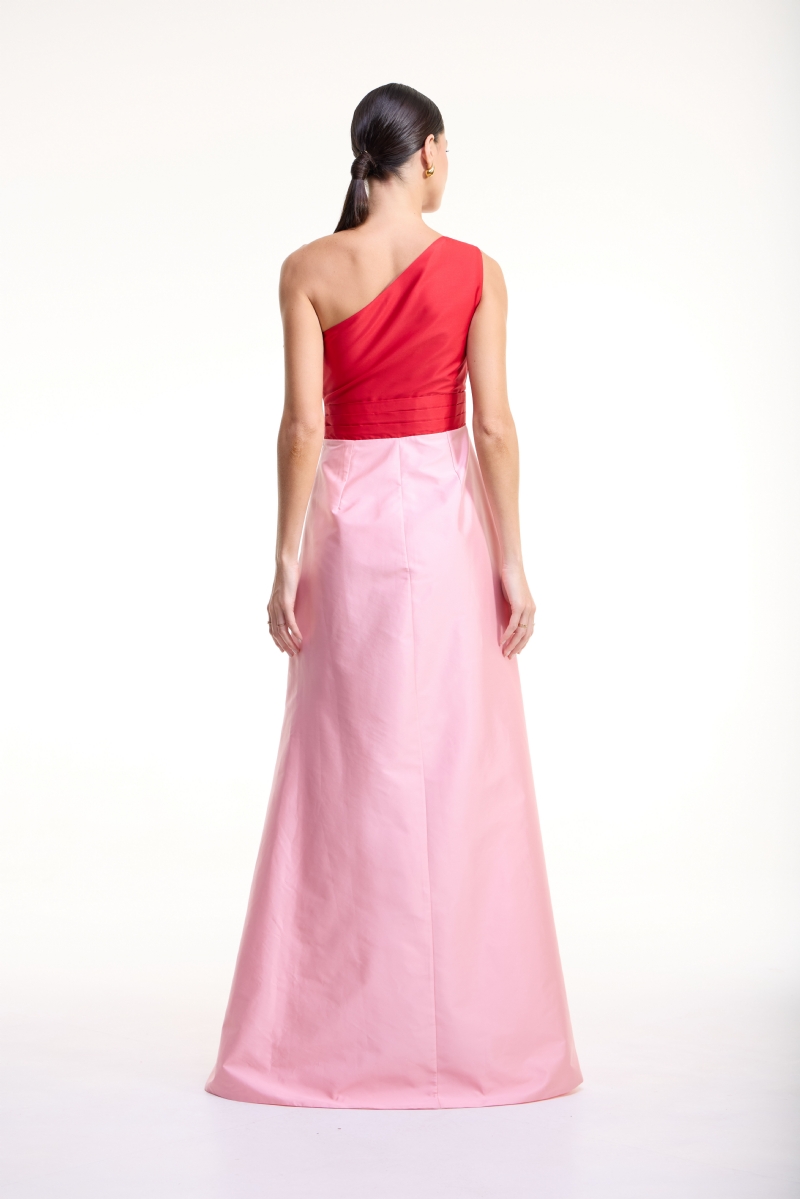 Vestido de festa longo rosa e vermelho com um ombro só em tafetá