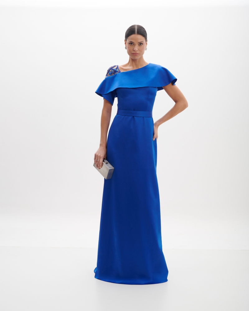 Vestido de festa longo azul royal com decote assimétrico e bordado no ombro