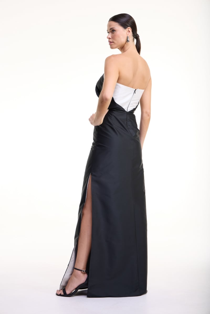Vestido de festa longo preto com decote tomara que caia