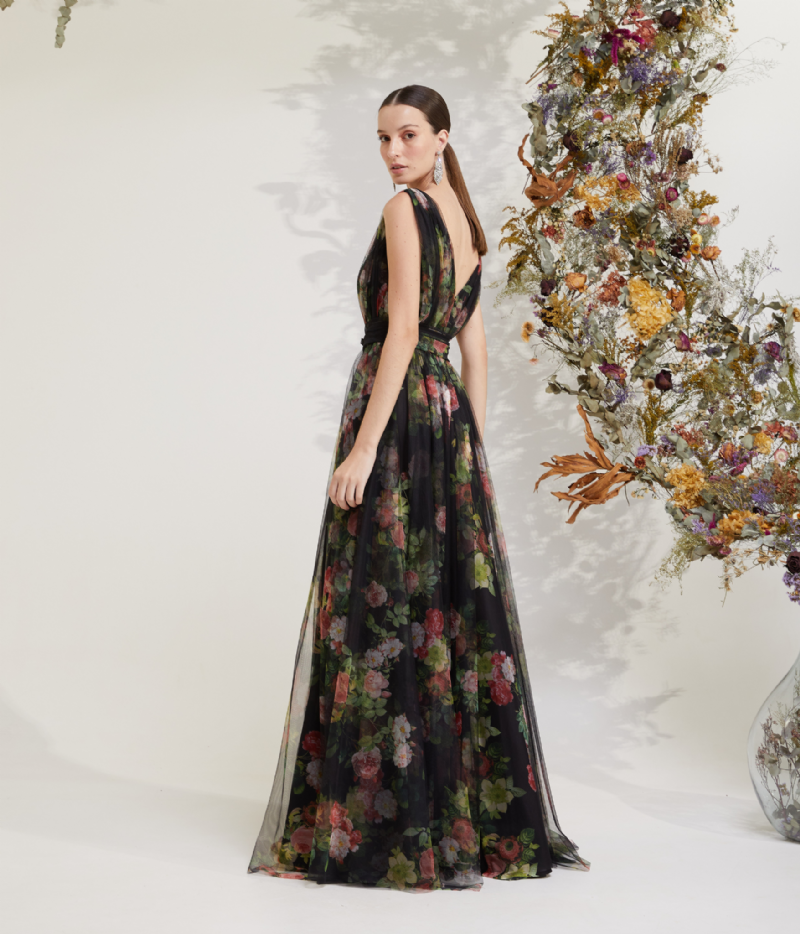Vestido longo floral em tule com fenda frontal