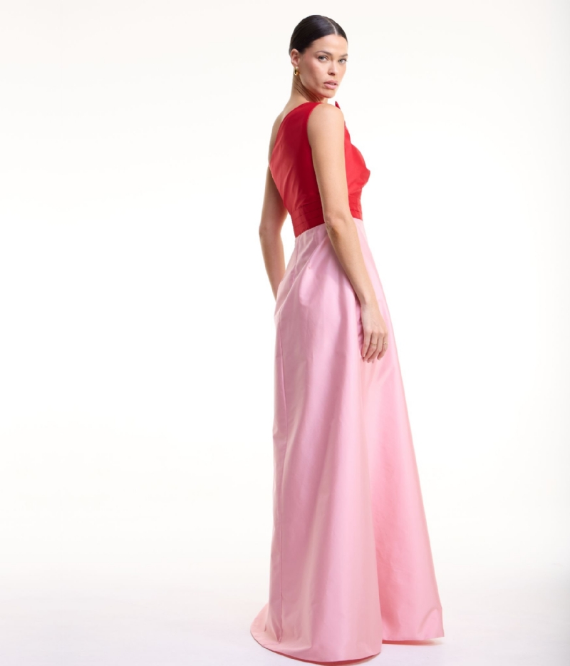 Vestido de festa longo rosa e vermelho com um ombro só em tafetá