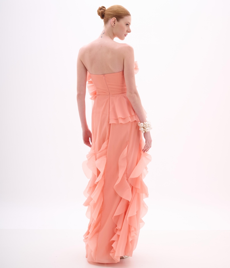Vestido longo coral com babados e decote um ombro só
