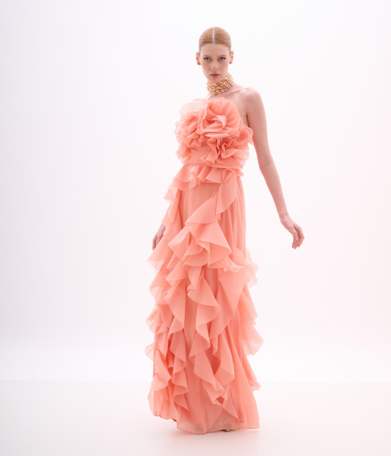 Vestido longo coral com babados e decote um ombro só