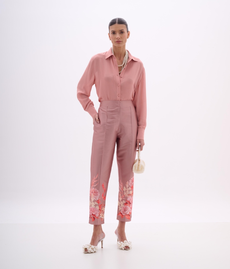 CALÇA EM TAFETÁ COM ESTAMPA EXCLUSIVA LOCALIZADA