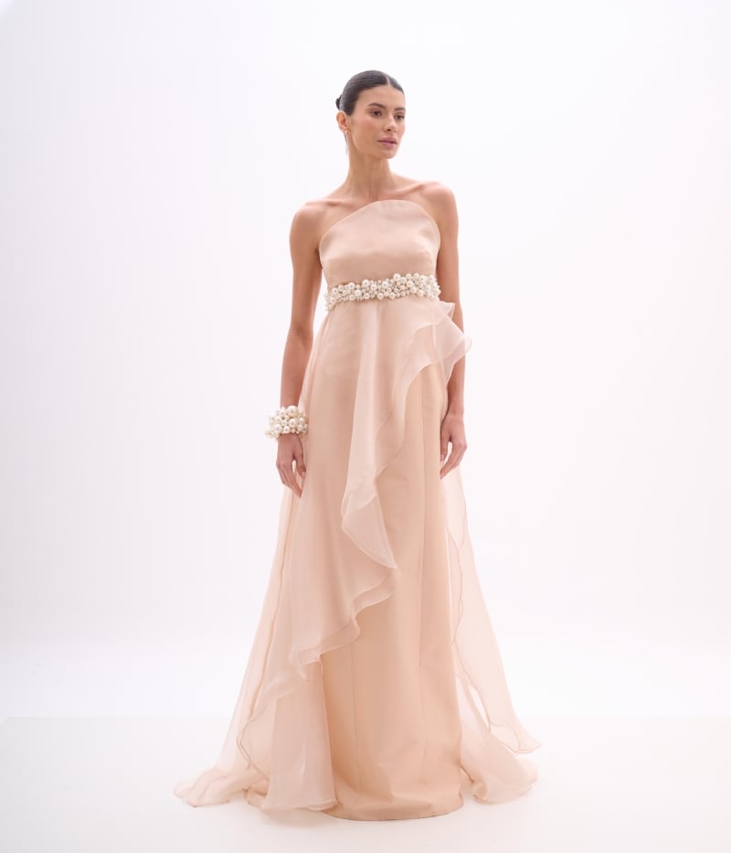 Vestido de festa longo com organza e detalhe de flores