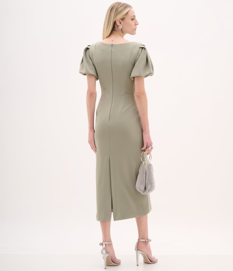 Vestido midi verde com mangas bufantes