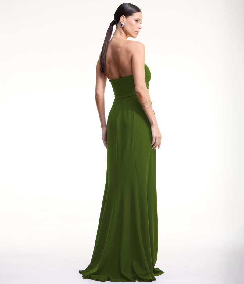 Vestido de festa longo verde com decote tomara que caia assimétrico