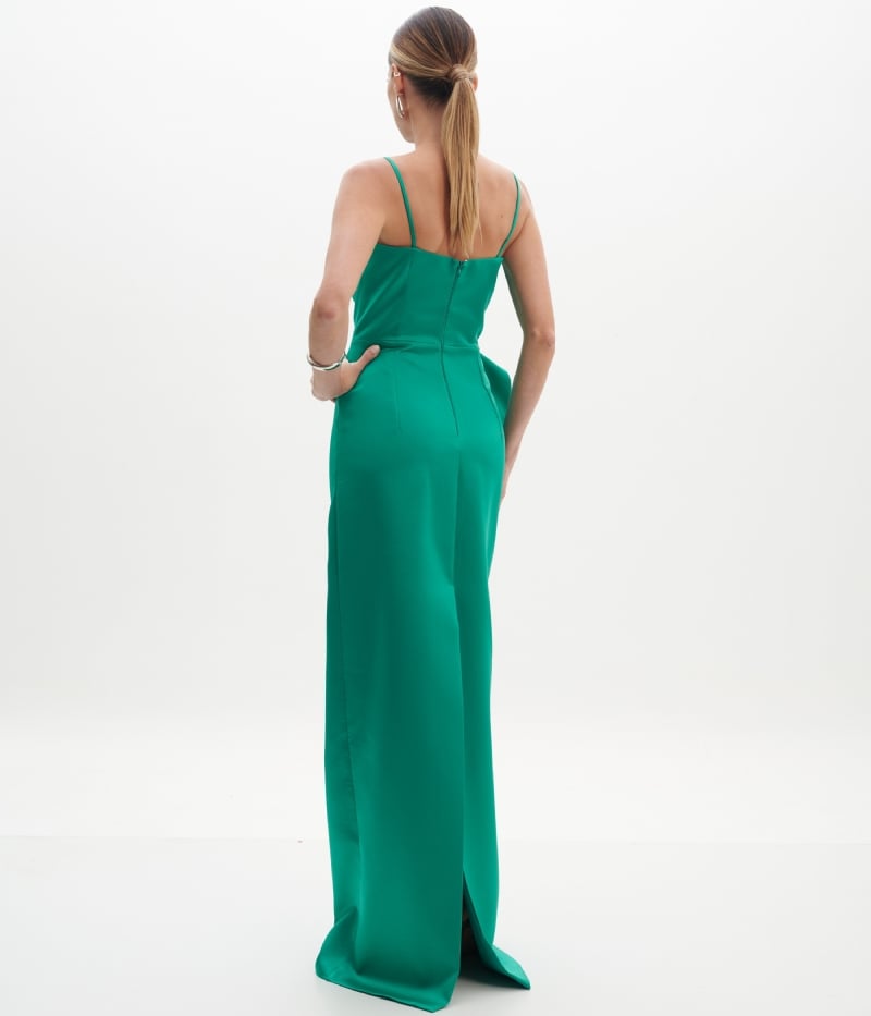 Vestido de festa longo verde com detalhe em babado lateral