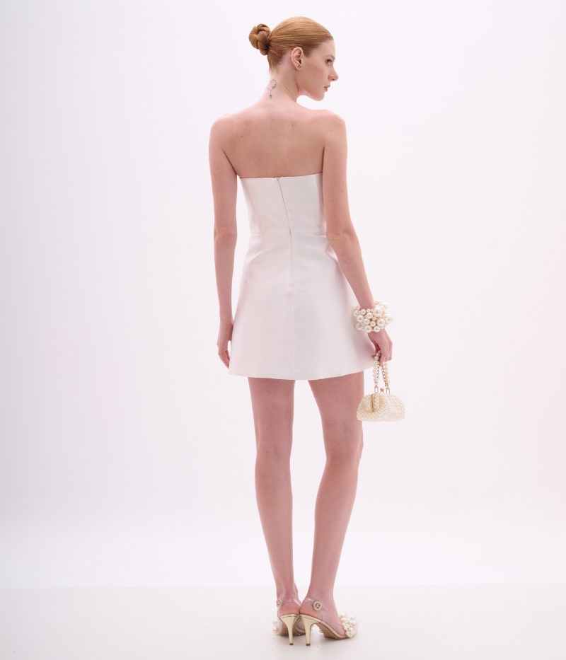 Vestido de festa curto off-white tomara que caia com bordado floral