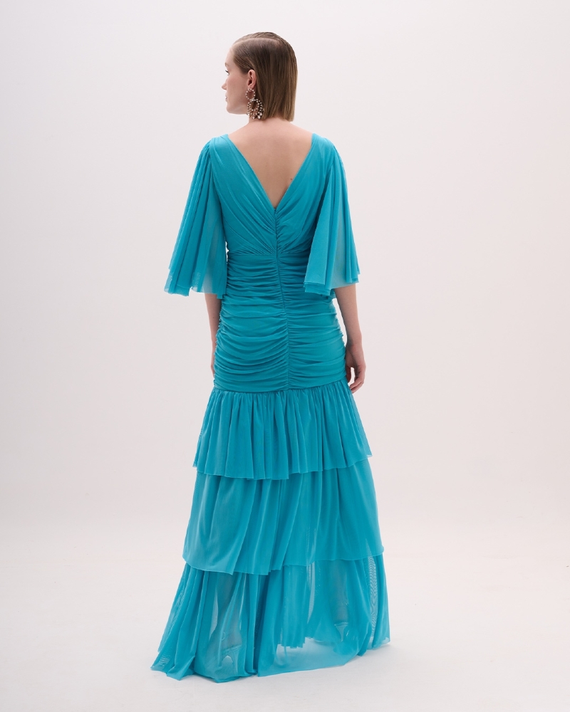 Vestido de festa longo azul turquesa com decote V e camadas plissadas
