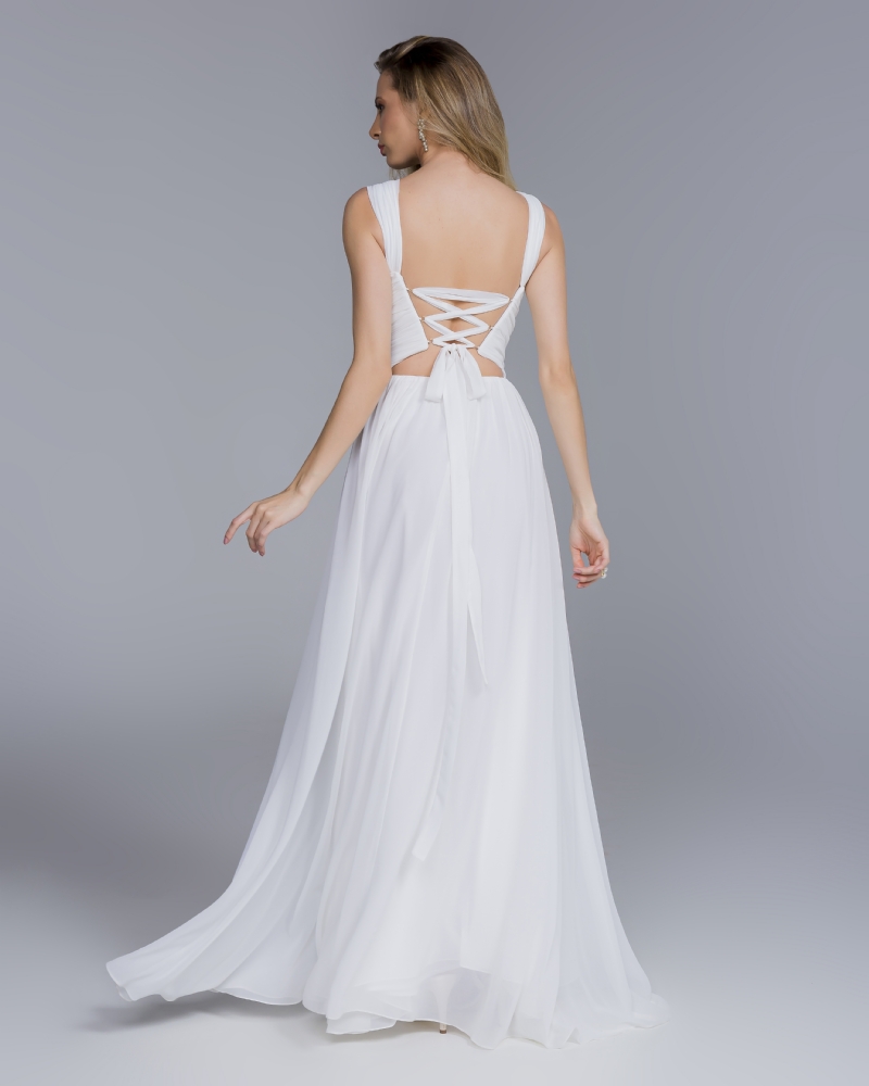 Vestido de festa longo branco com decote V e alças largas