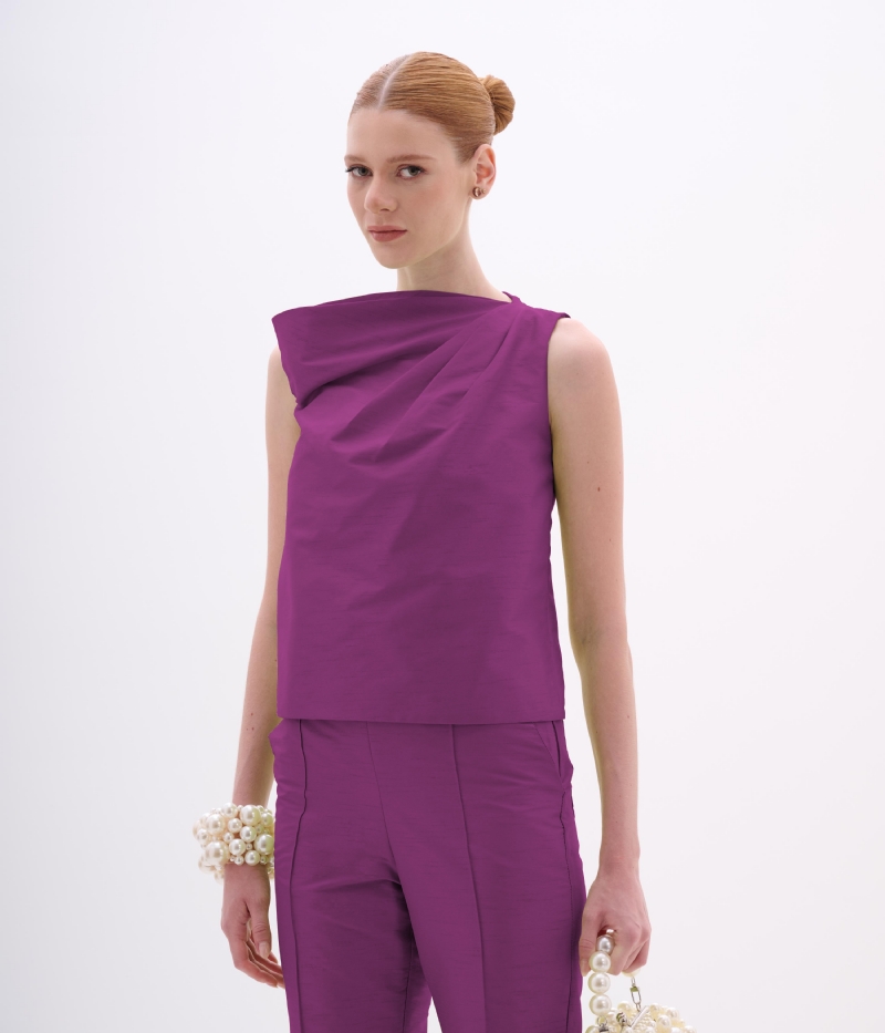 Blusa em shantung uva com decote drapeado