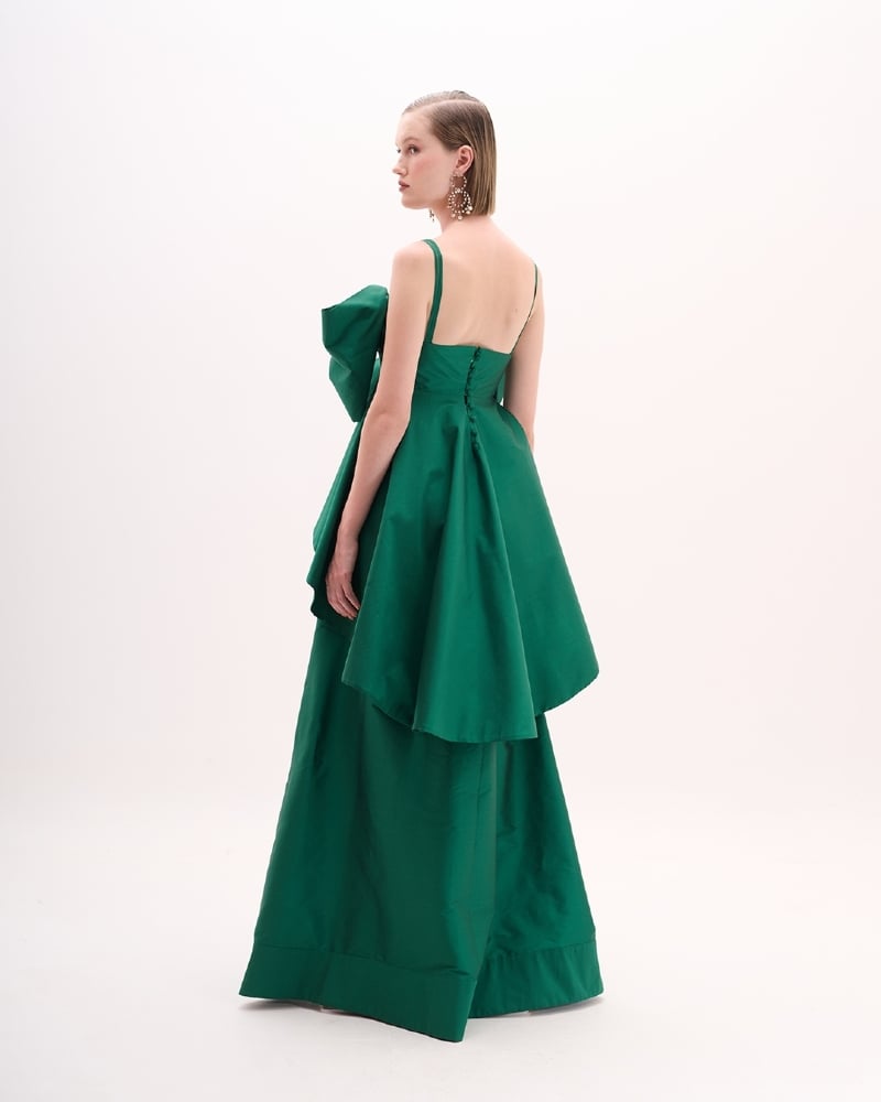 Vestido de festa longo verde esmeralda com laço estruturado frontal