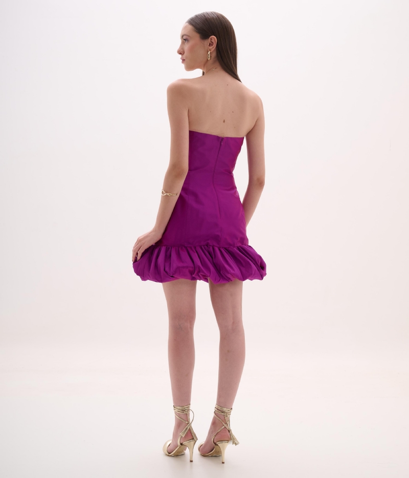 Vestido de festa curto em tafetá uva tomara que caia com babado balonê