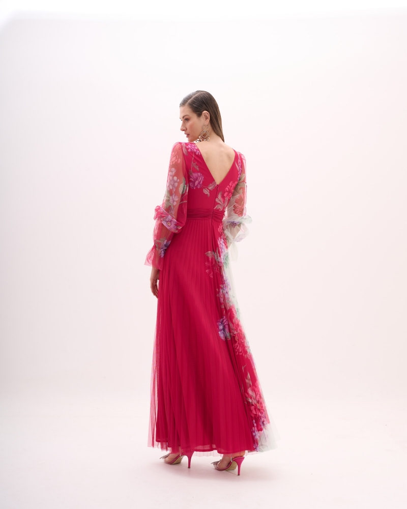 Vestido de festa longo floral em tule bordado rosa com mangas bufantes
