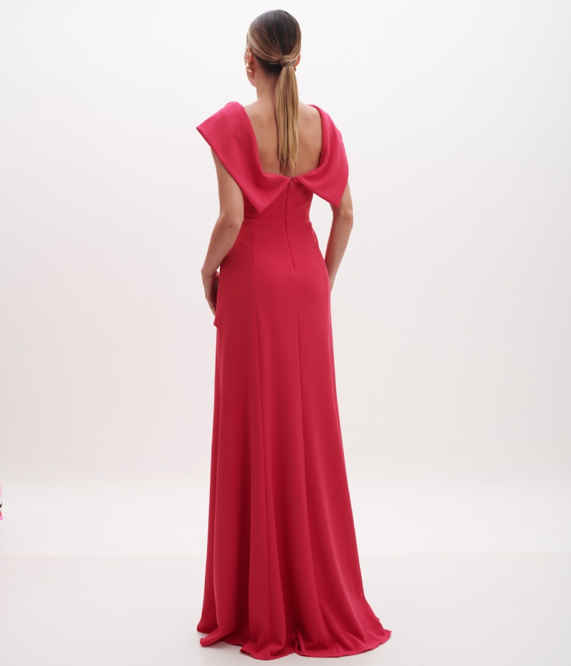 Vestido de festa longo rosa em crepe de malha com decote ombro a ombro
