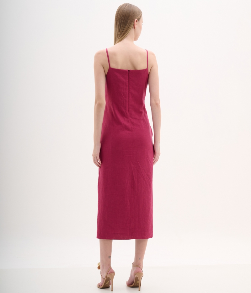 Vestido midi com alças finas e bordado floral