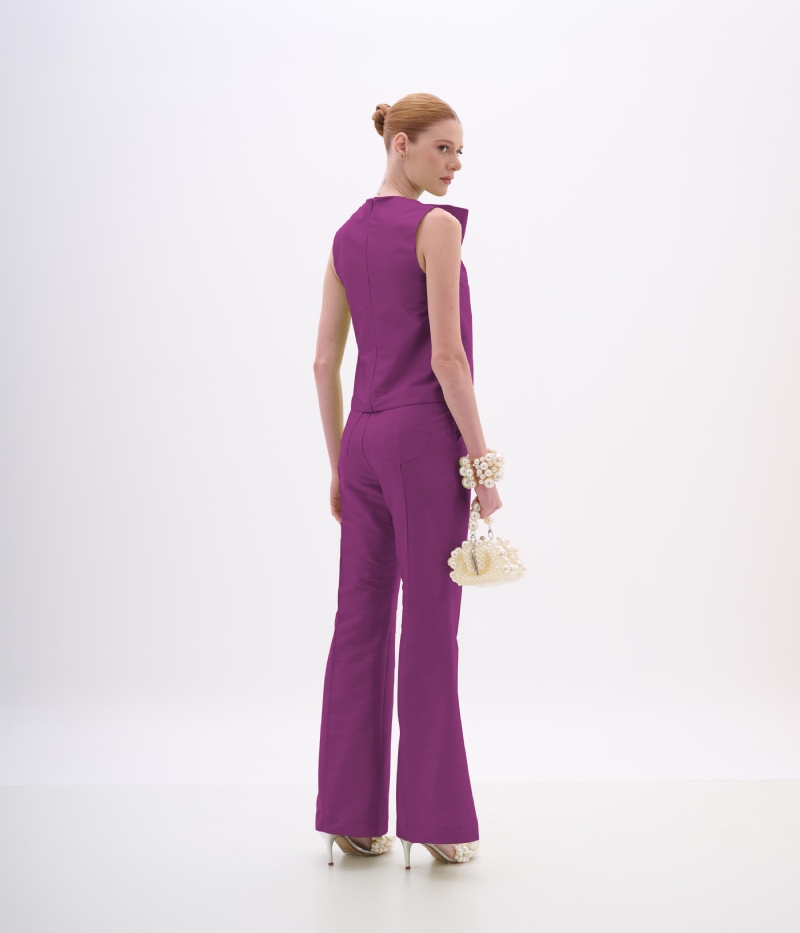 Calça de festa em shantung uva com modelagem flare