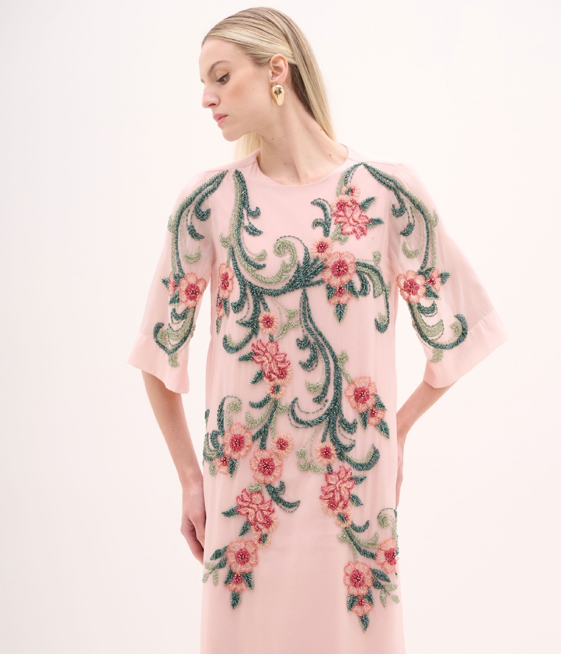 Vestido longo em organza com bordados florais