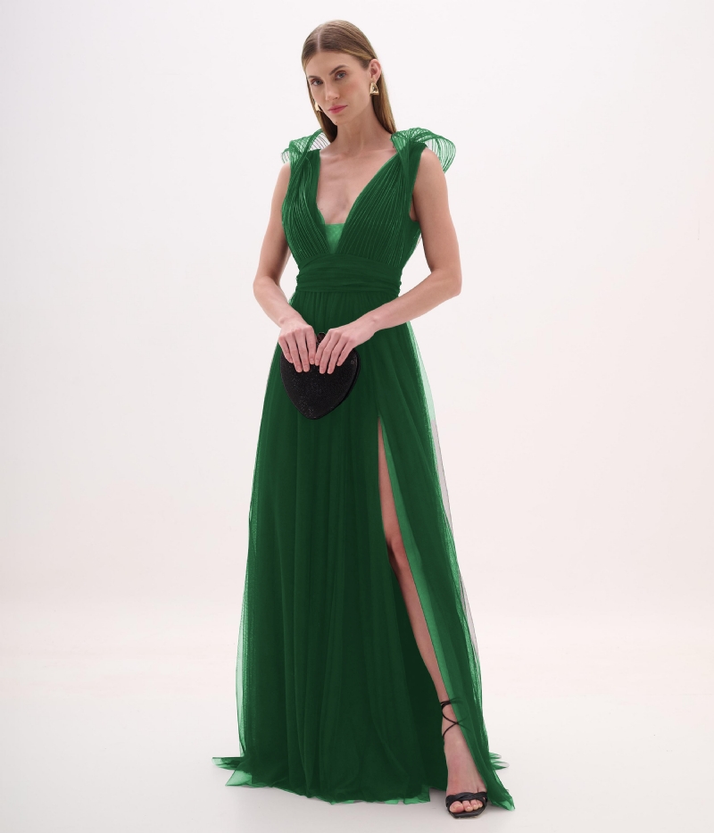 Vestido longo em tule verde com fenda lateral