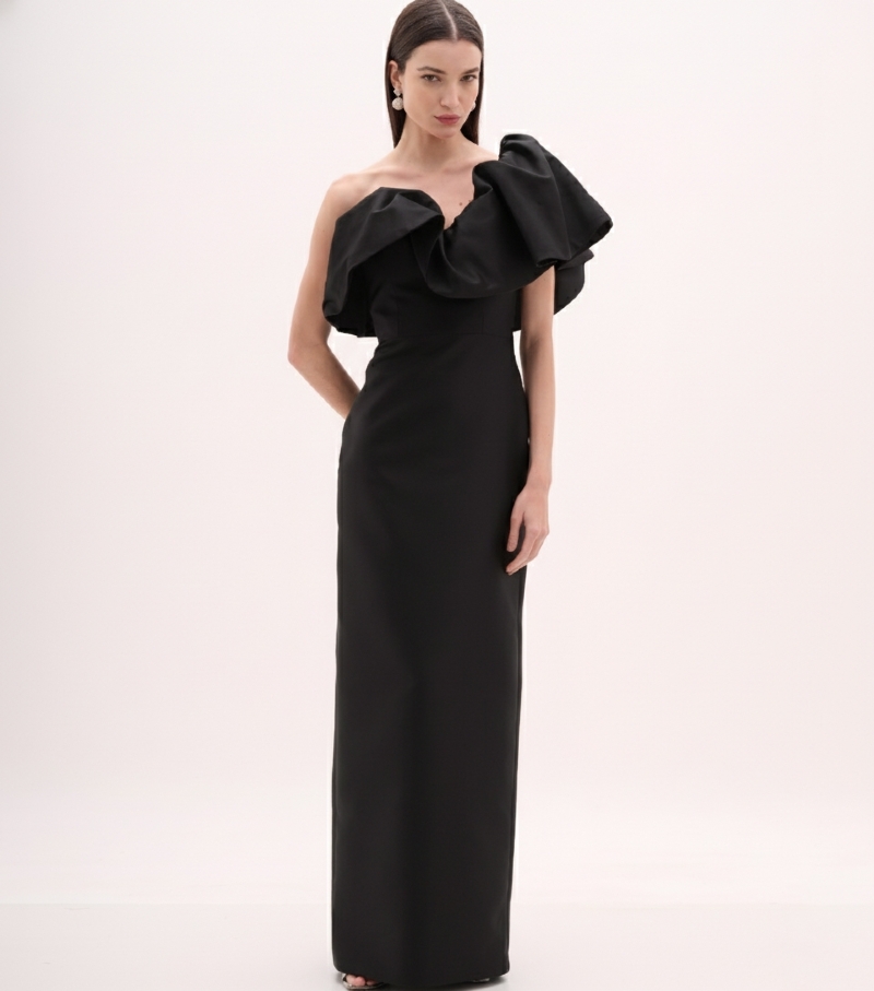 Vestido longo em zibeline com babado escultural no ombro