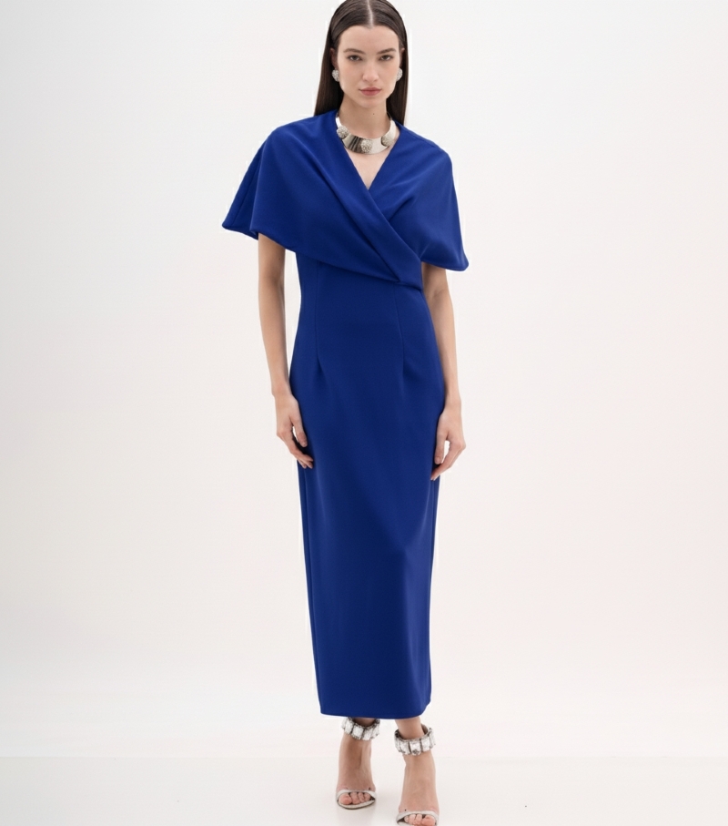 Vestido de festa midi  com detalhe de capa