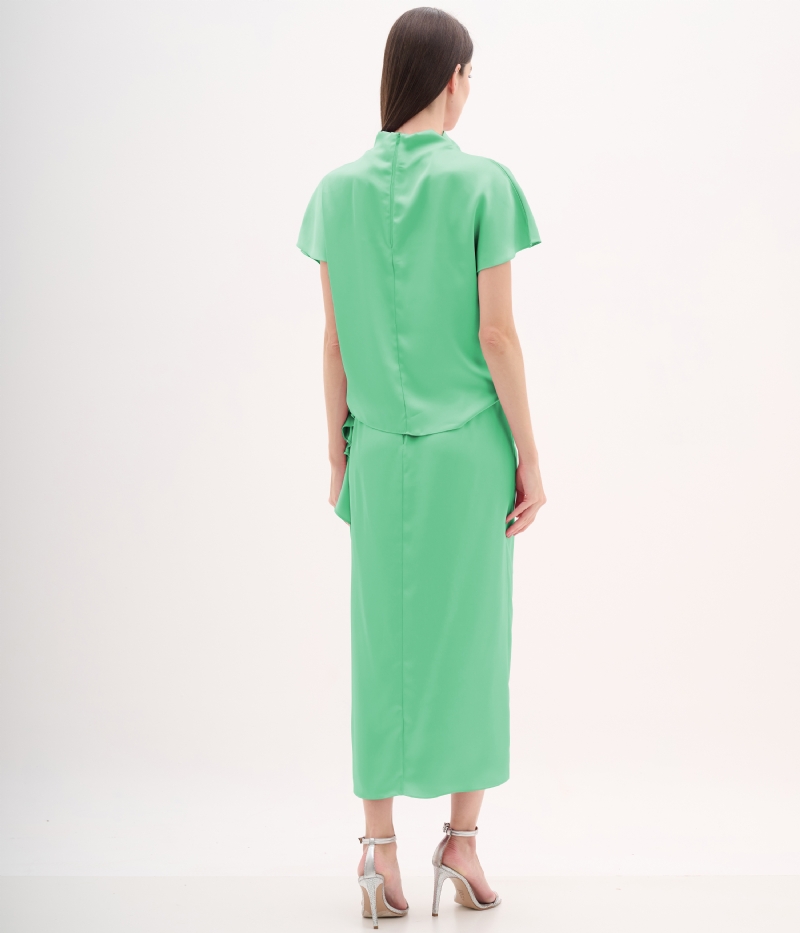 Saia midi verde com degagê lateral