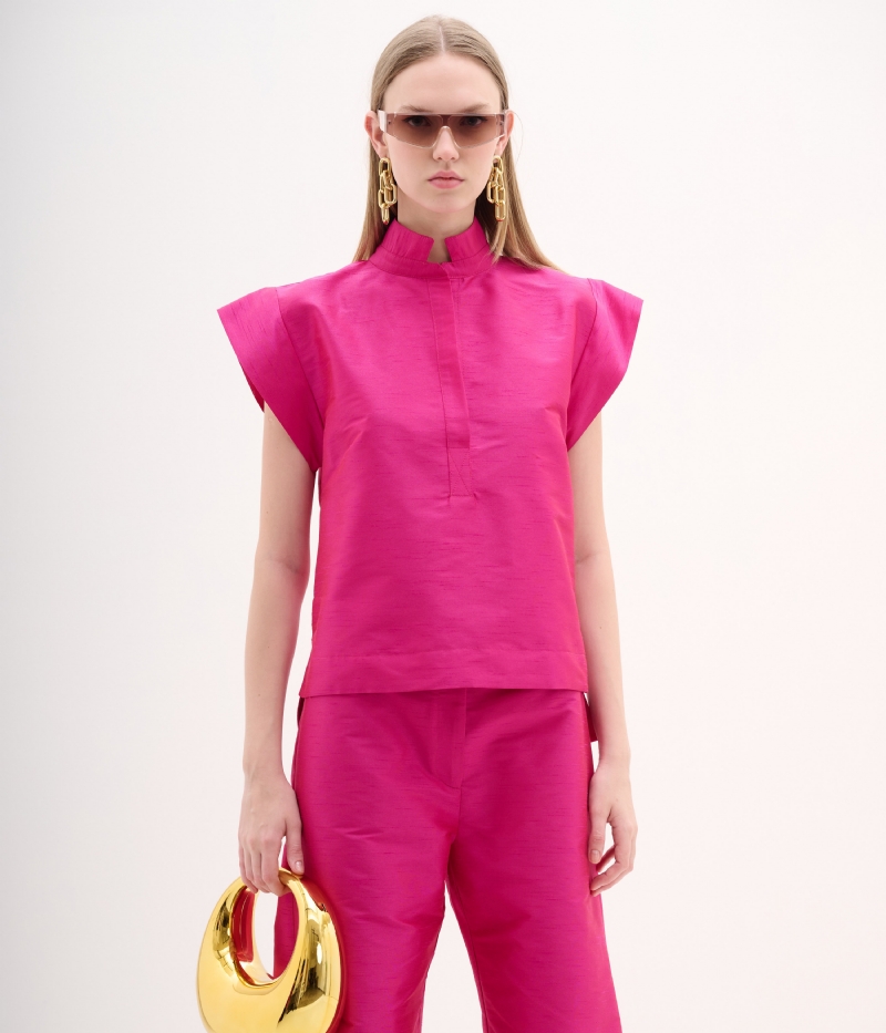 Blusa em Shantung com Gola Padre e Mangas Estruturadas