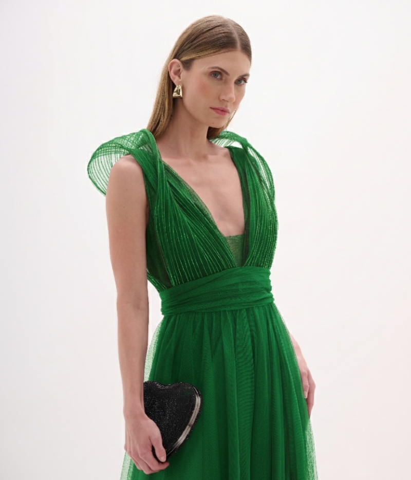 Vestido longo em tule verde com fenda lateral
