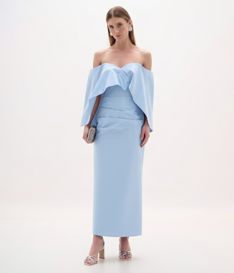 Vestido longo em tafetá azul ombro a ombro com babado estruturado