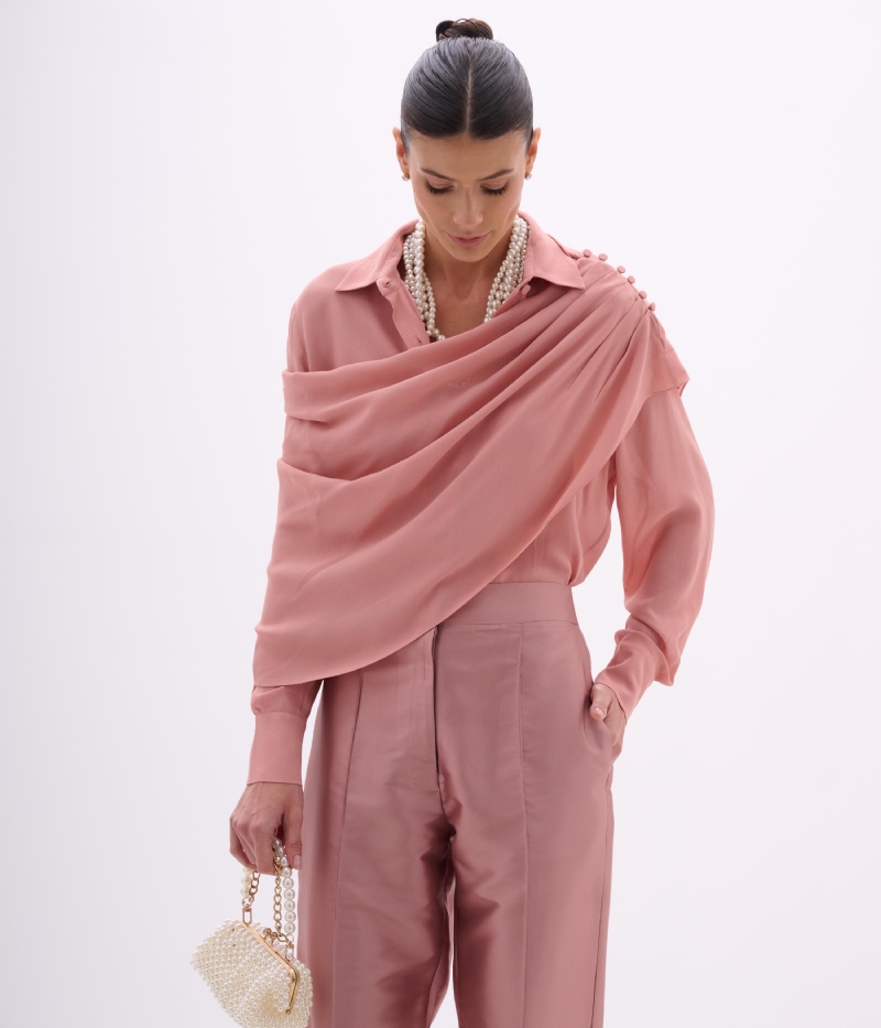 Camisa em Crepe de Viscose com Sobreposição Removível 