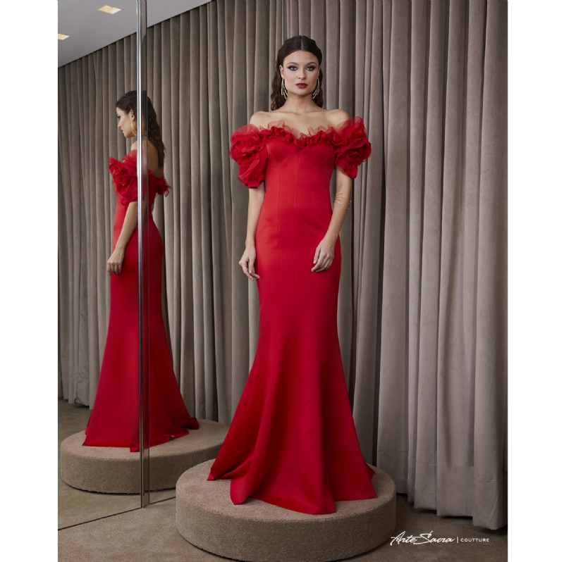 Vestido Longo Ombro a Ombro com Flores em Tule no Decote